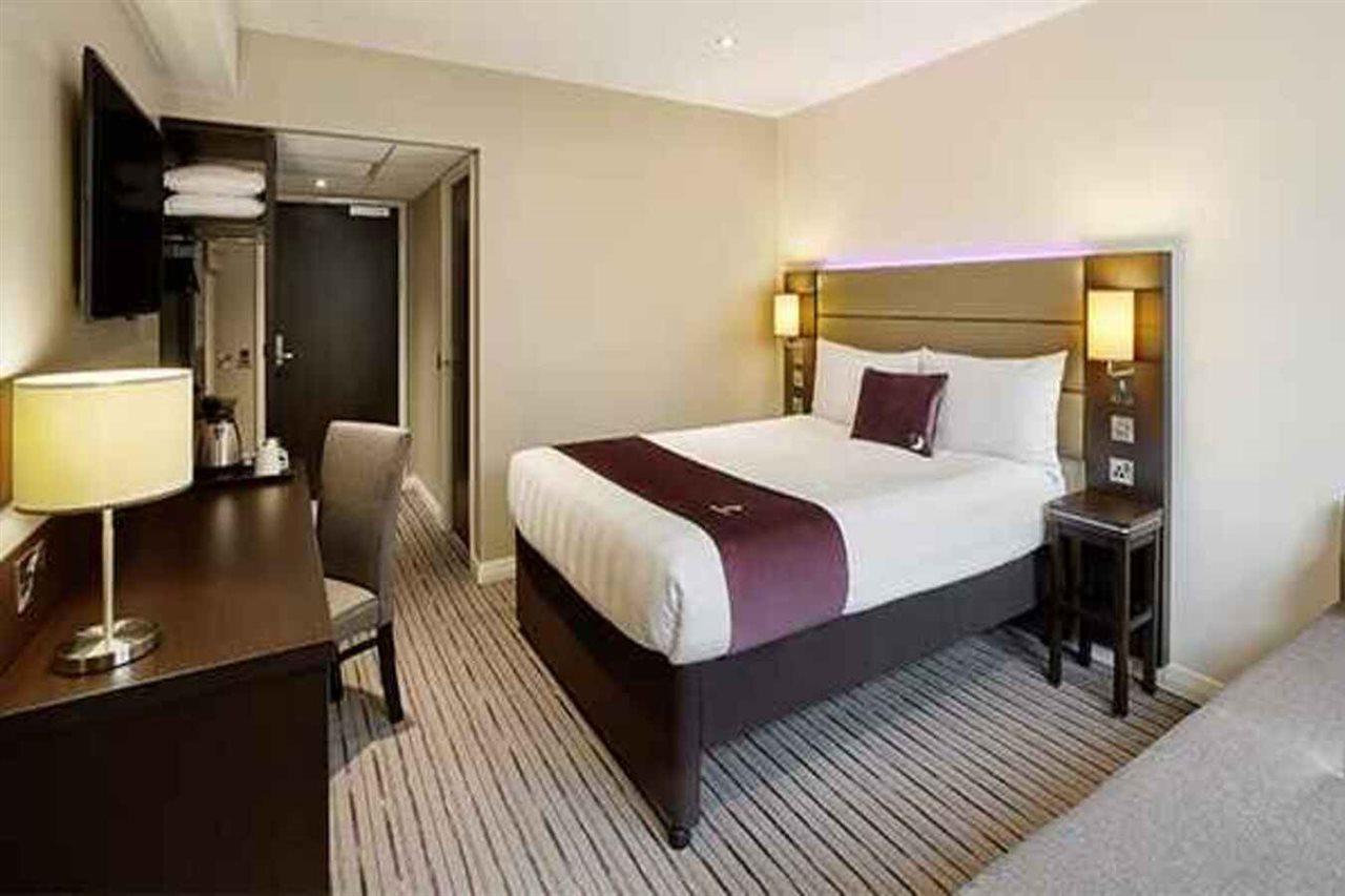 Premier Inn Milton Keynes Central Bagian luar foto