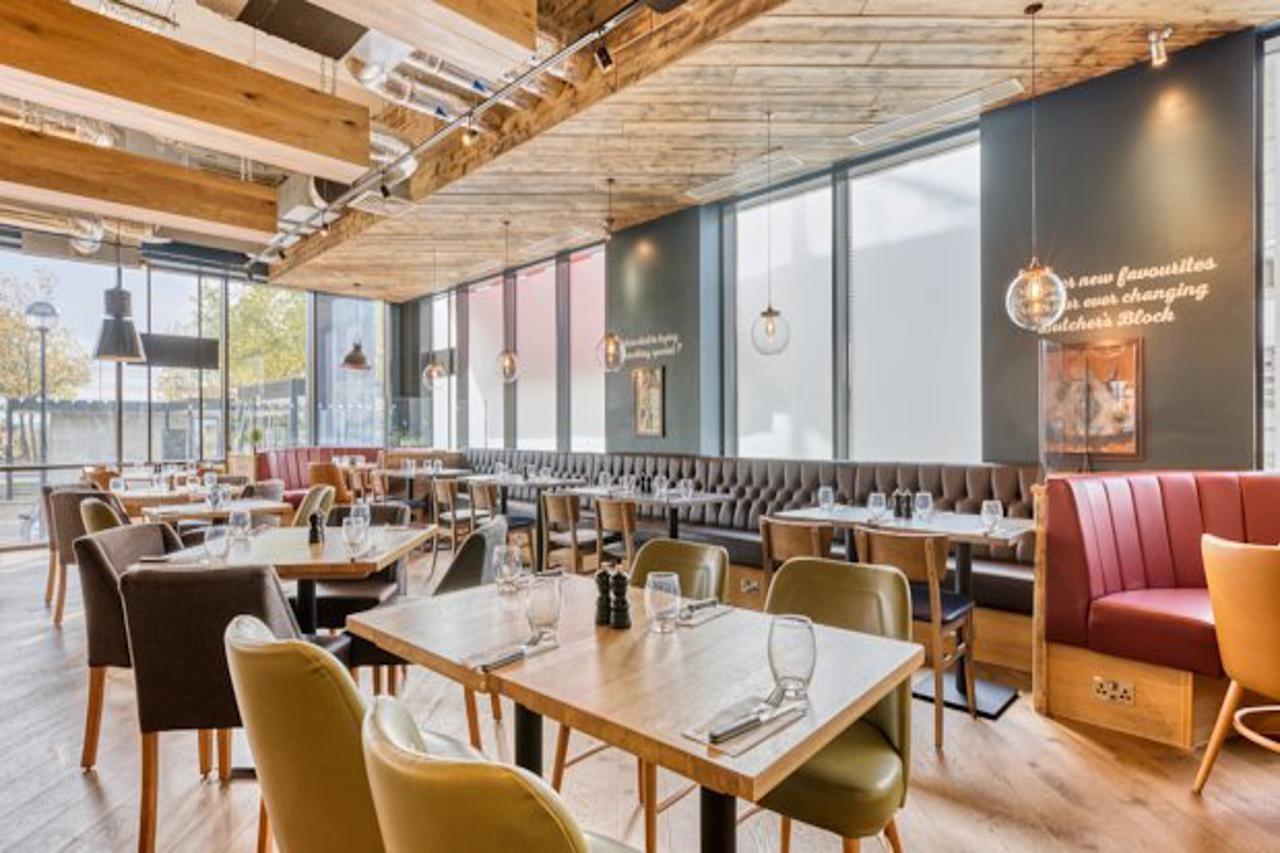 Premier Inn Milton Keynes Central Bagian luar foto